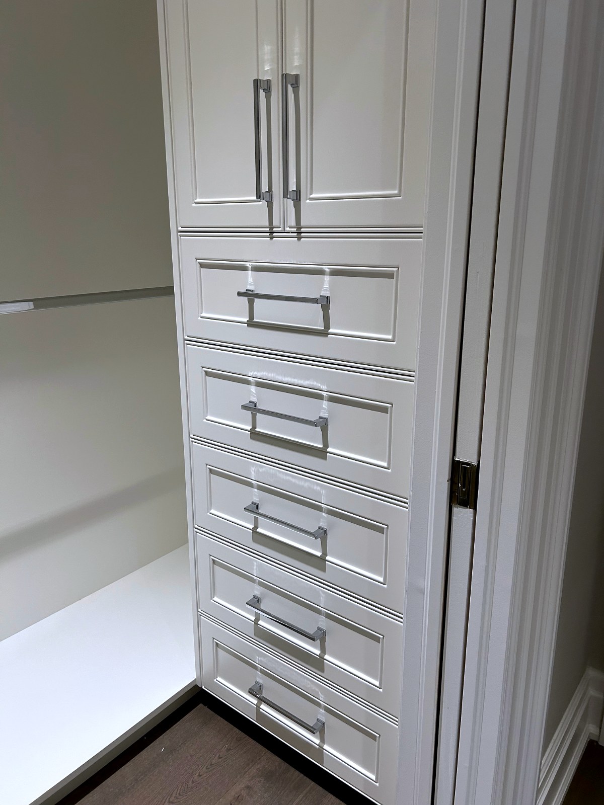 Walk-in closets and wardrobes
